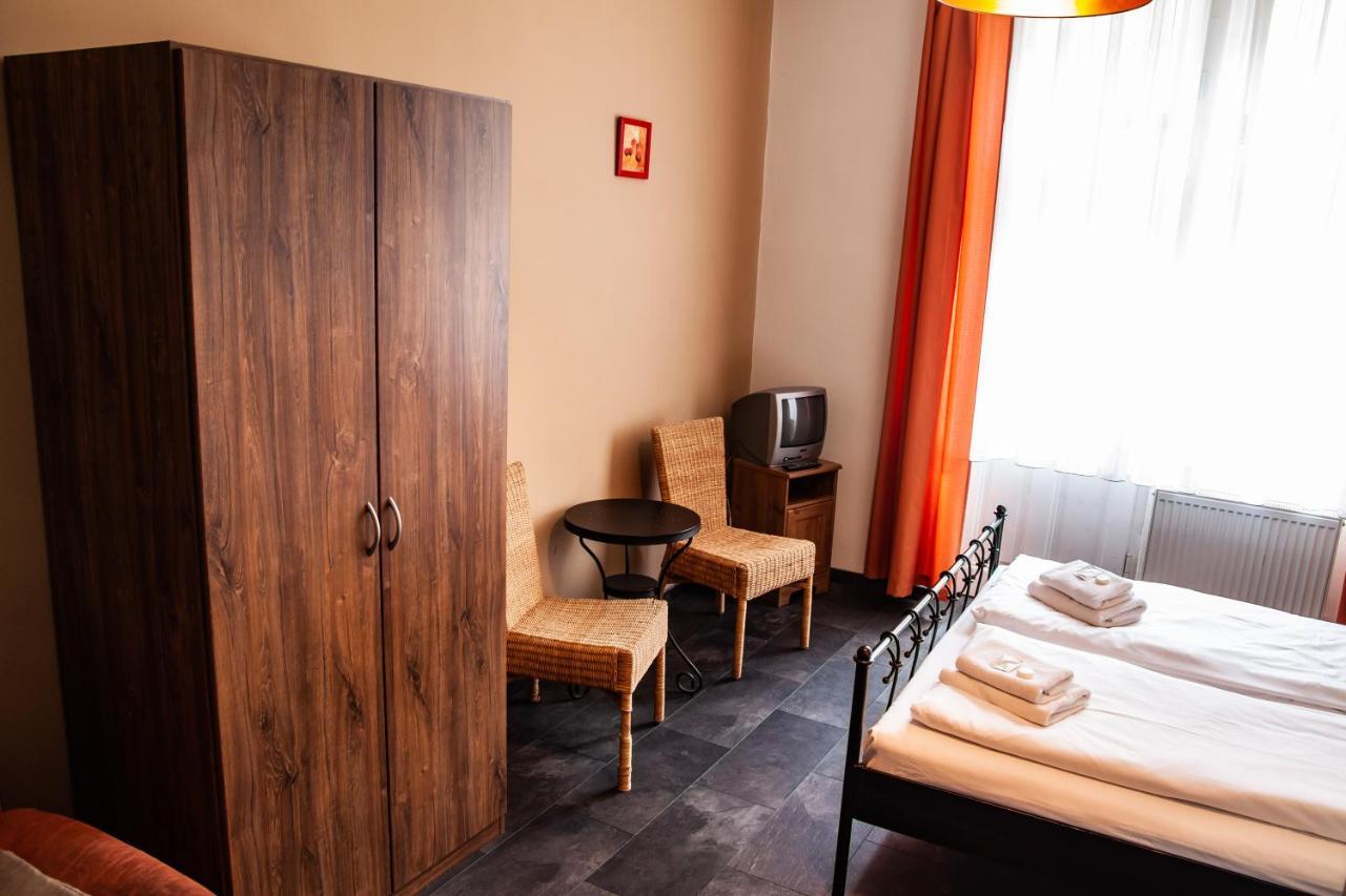 Hotel Sunflower Prag Exterior foto