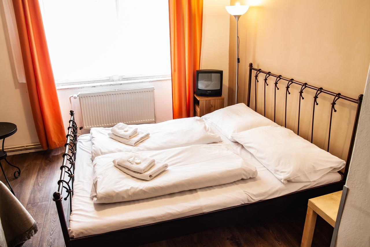 Hotel Sunflower Prag Exterior foto