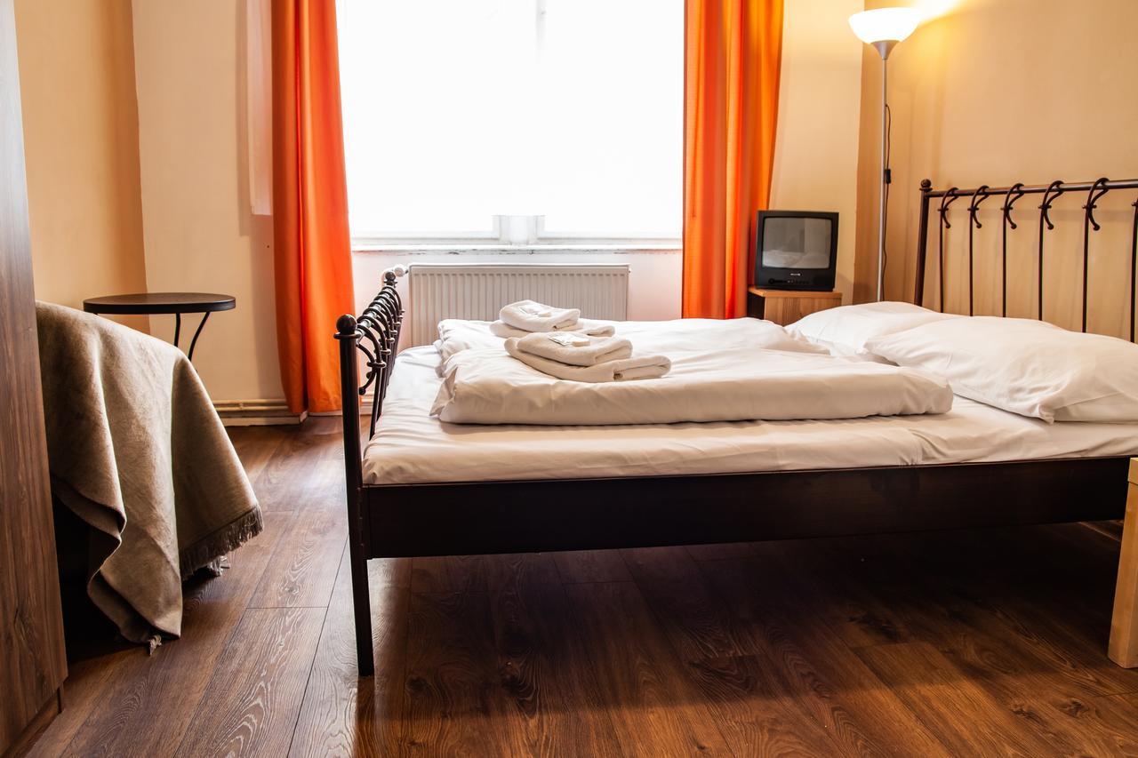 Hotel Sunflower Prag Exterior foto