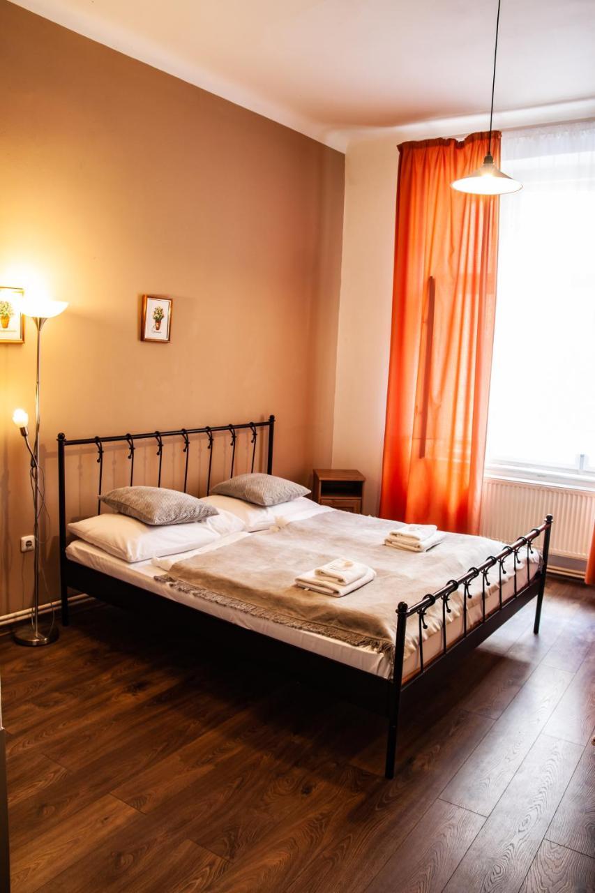 Hotel Sunflower Prag Exterior foto